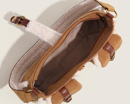 Retro versatile shoulder plush bag