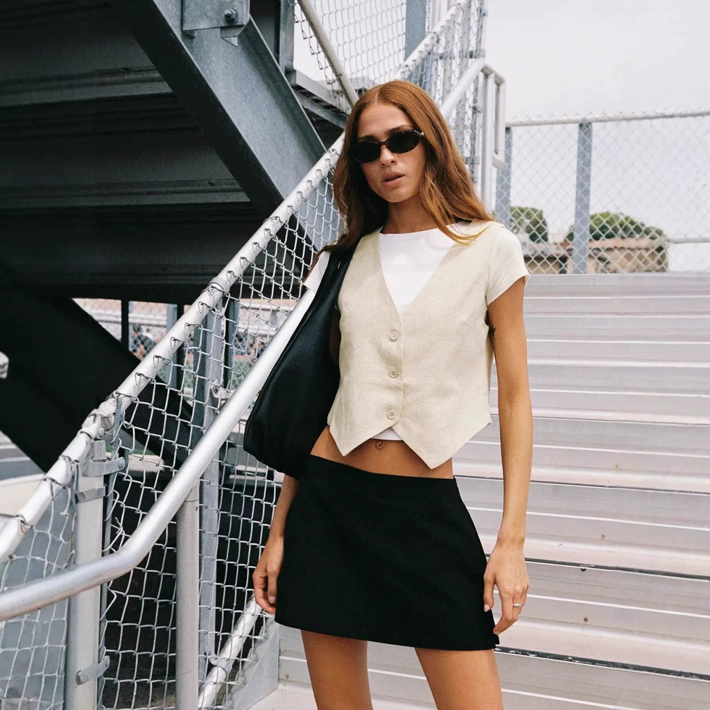 Princess Polly's high-end casual versatile sexy figure enhancing skirt with a hip hugging design, sweet and slimming short skirt