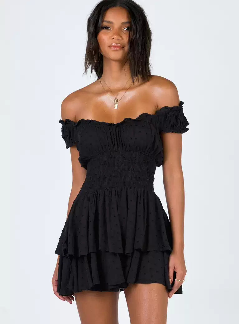 Princess Polly, a spicy girl with ruffled edges and off the shoulder, is wearing the same black waist cinching elastic slimming dress